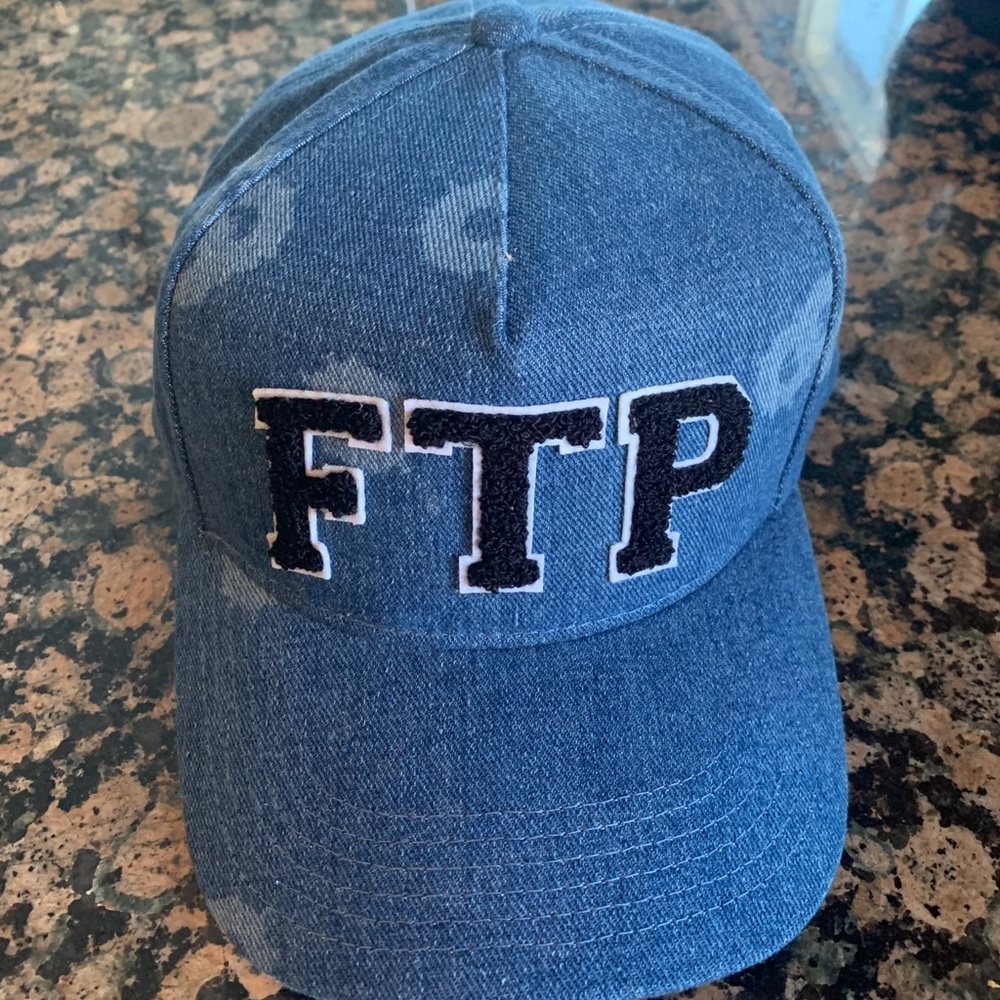 Brand:FTP 
Size:OS
Condition:10/10 never worn
